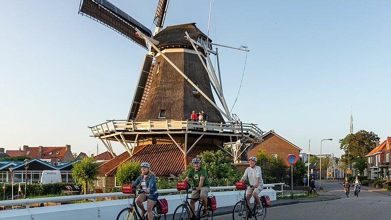 Radreise Fahrradtour Urlaub Europa Niederlande Ijsselmeer Mühle
