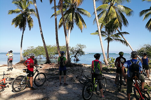 Biketour entlang der Küste der Dominikanischen-Republik
