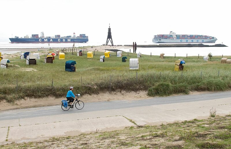 Die Nordsee an Ihrer ganzen Küste spannende Ausblicke. Hier an der Elbemündung in Cuxhaven